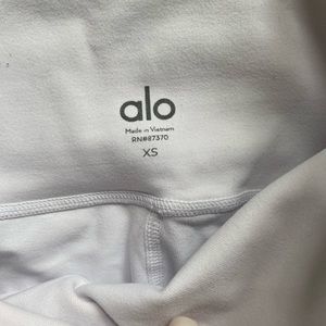 ALO leggings.  White.  Size: XS. Excellent condition.